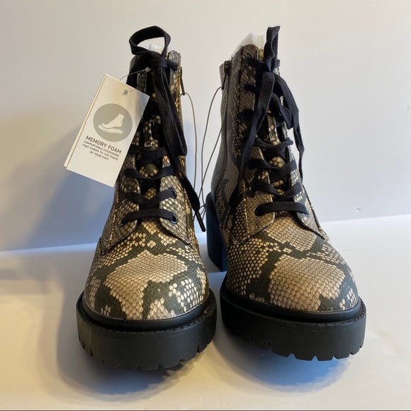 NWT Snakeskin Combat Boots Lace Zipper Chunky Heel - Picture 2 of 9